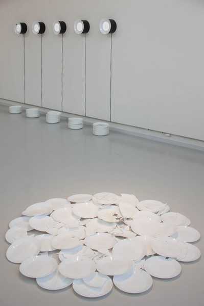 02-Installation Memories-5 supports lumineux et 200 assiettes